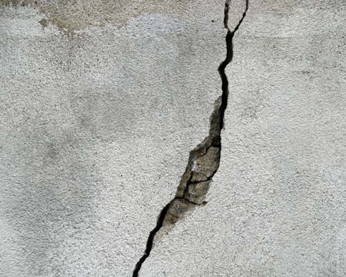 Fissure dans le crépi